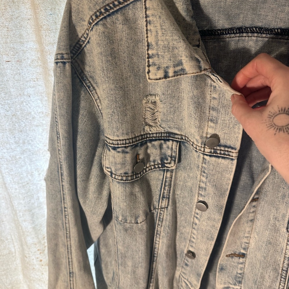 Distressed jean jacket - Picture 2 of 6